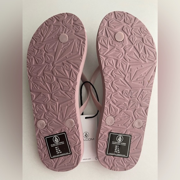 Pink Volcom Beach Pool Summer Flip Flops sandals size 8 - Picture 2 of 3